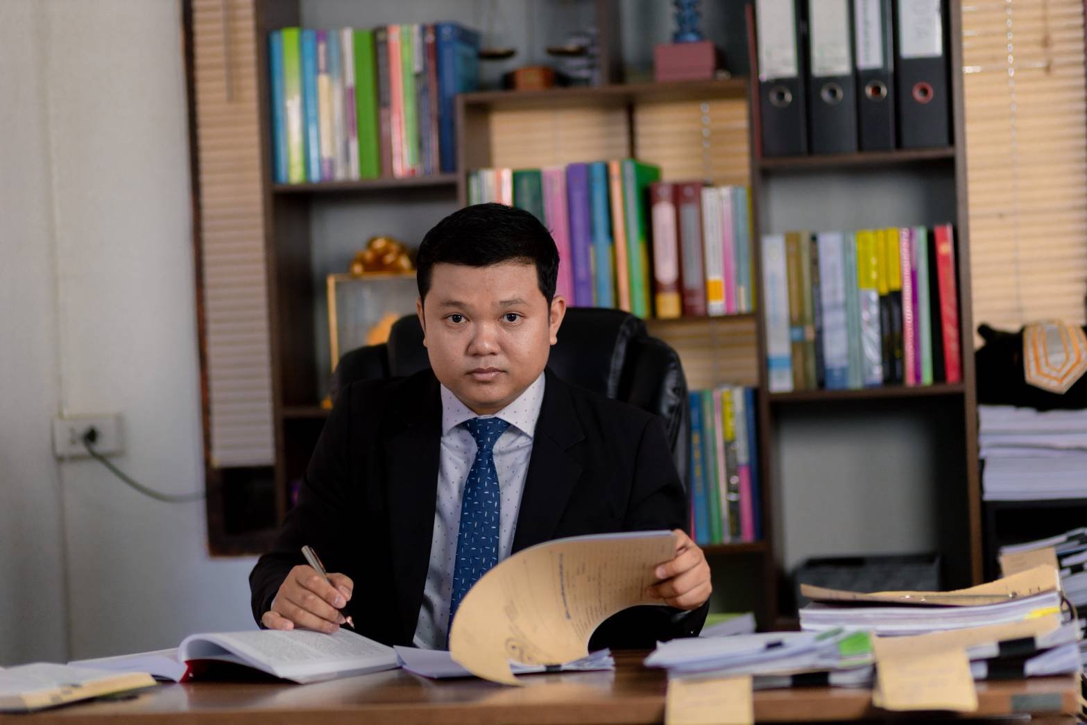 ทนายความอุบล ทนายอุบล ทนายอำนาจ - ชัยวิวัฒณิ์ โพธิ์พุ่ม (ทนายเท่)